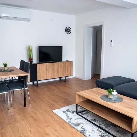 Stan Na Dan Uskoplje Апартаменты *