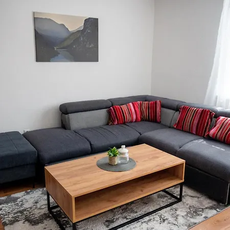 Stan Na Dan Uskoplje Apartment